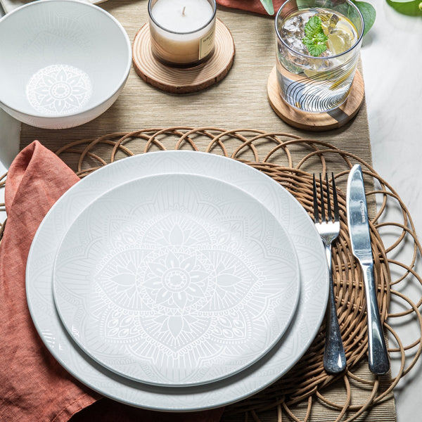 A White Place Setting: The Little Black Dress of the Kitchen
