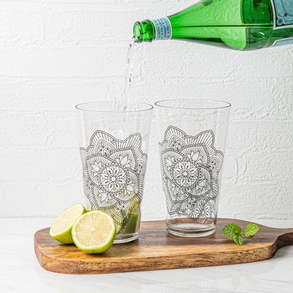 https://www.bzyoo.com/cdn/shop/articles/what-drinks-go-best-in-highball-glasses-801067_1000x.jpg?v=1699086011