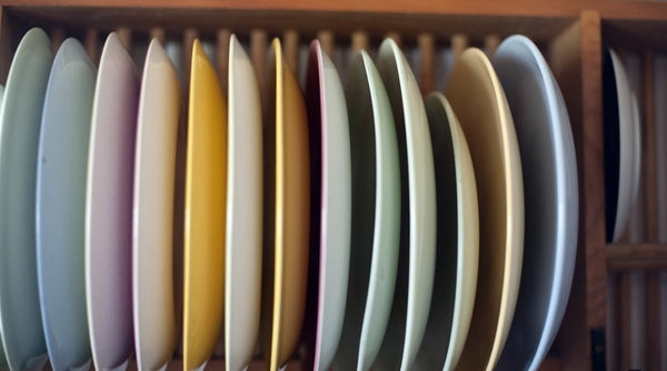 Why the Color of Your Dinnerware Set Matters
