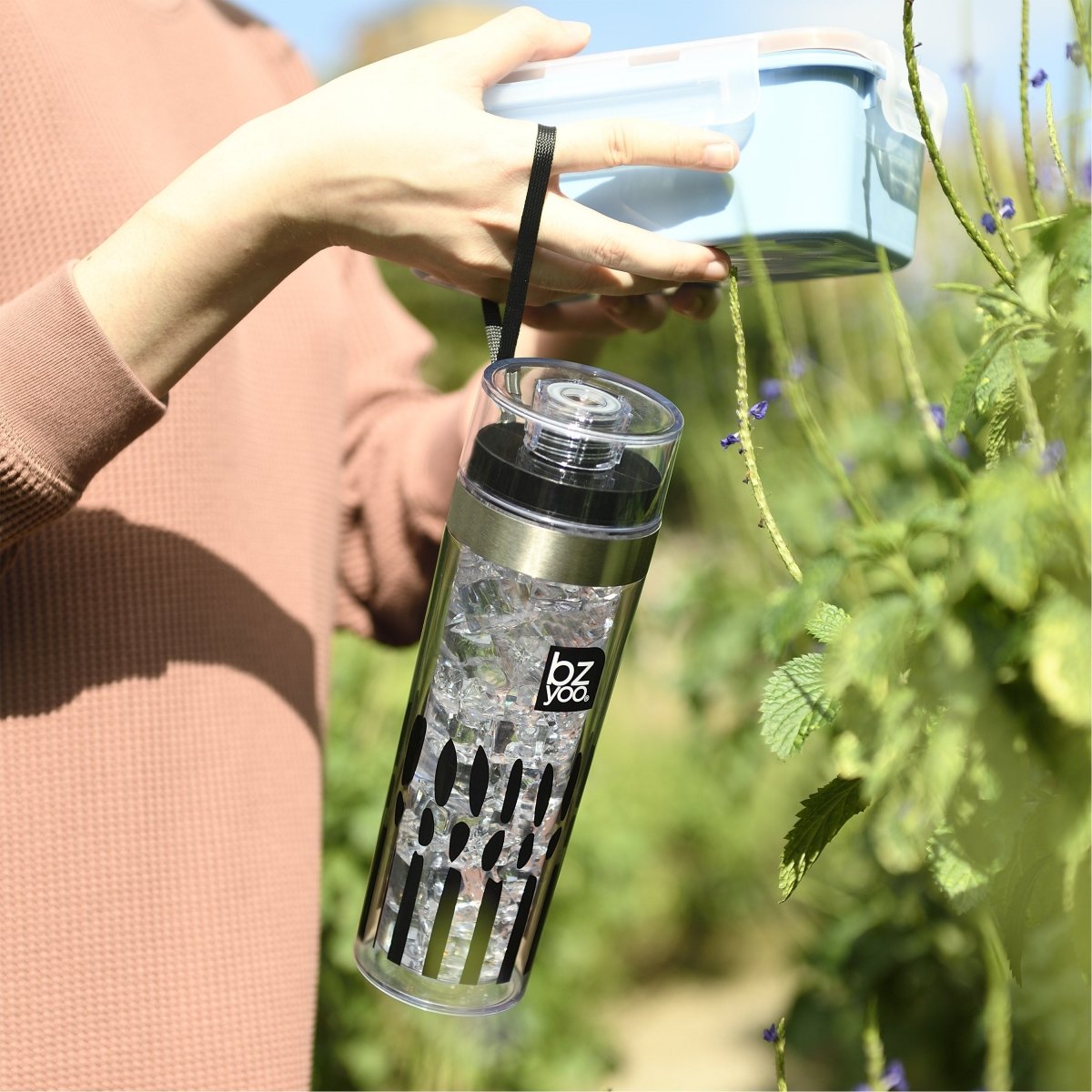 13.5oz Swill Water Bottle w/ Carrying Strap - Soar Black - bzyoo