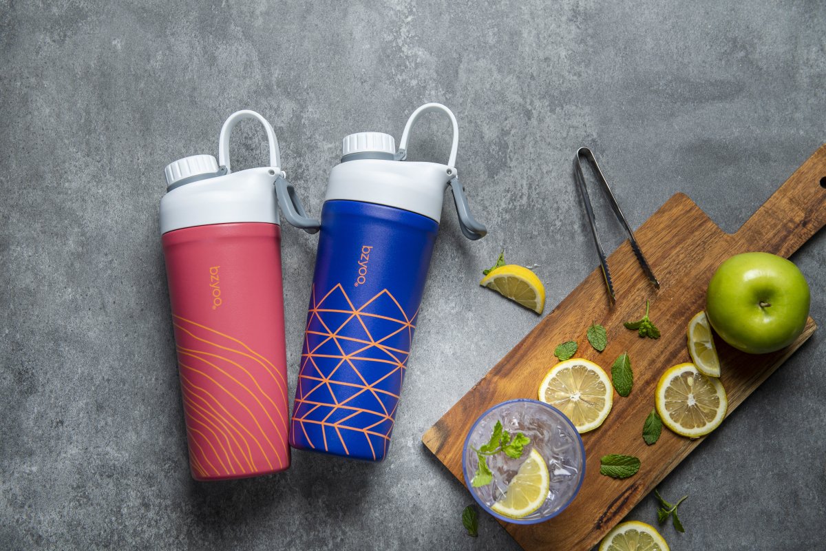 https://www.bzyoo.com/cdn/shop/products/26-hypro-insulated-stainless-steel-double-wall-shaker-water-bottle-490713_1400x.jpg?v=1657781577